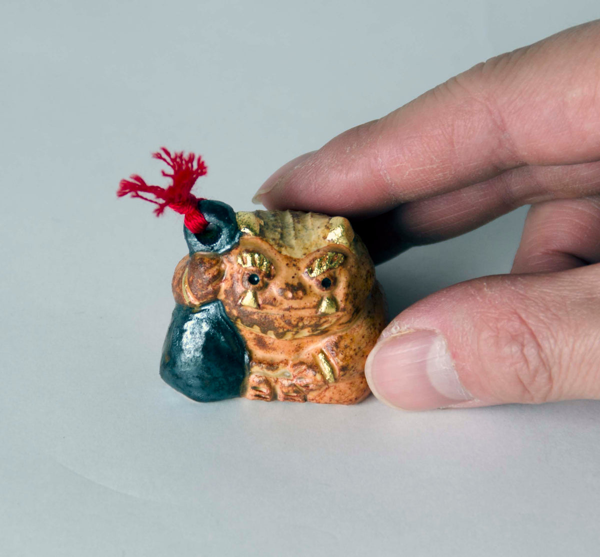 鬼に金棒・座（豆）置物 – 六兵衛窯